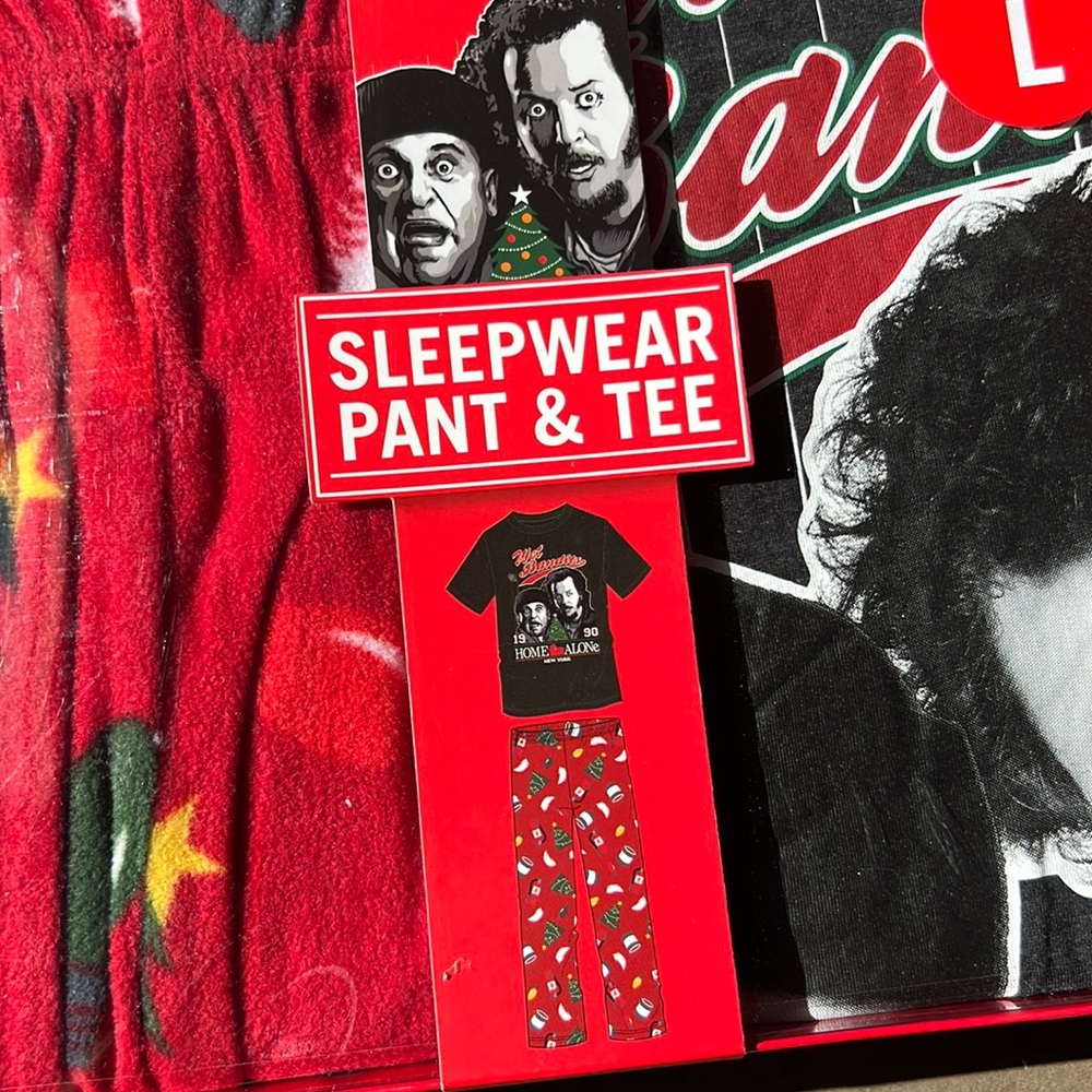Sleepwear Lounge Xmas Home Alone 90s Winter pants and tee in L